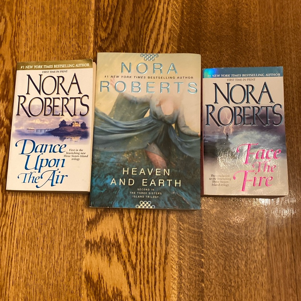 Nora Roberts, Three Sisters Trilogy, paperbacks